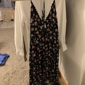 Floral sundress. Crisscross open back.